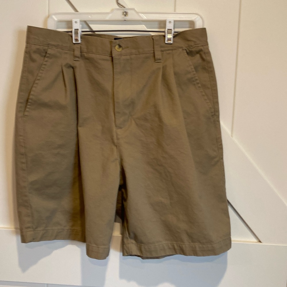 Men’s Basic Edition khaki shorts. Size 34